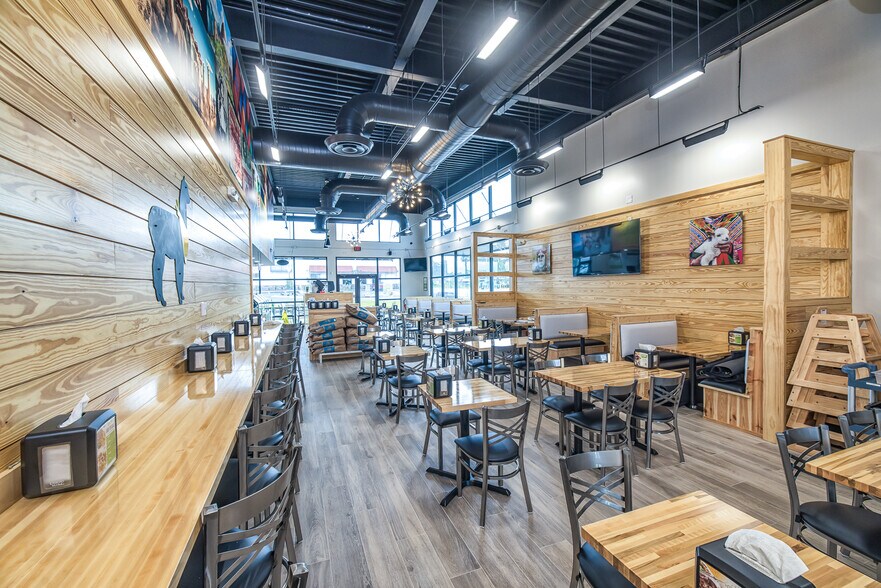 More Photos Of 5028 Southport Crossing Way, Southport Restaurant For Lease