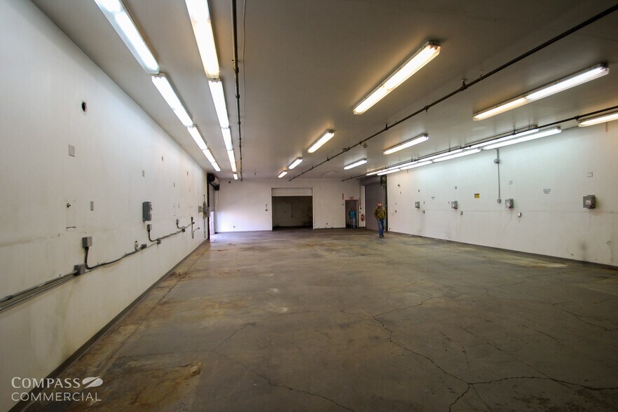 More Photos Of 520 Bridgeford Blvd, Bend Industrial For Lease