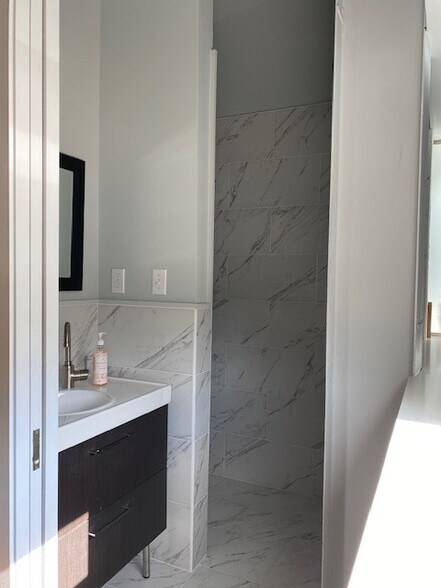 More Photos Of 2507 Calumet St, Houston Coworking Space