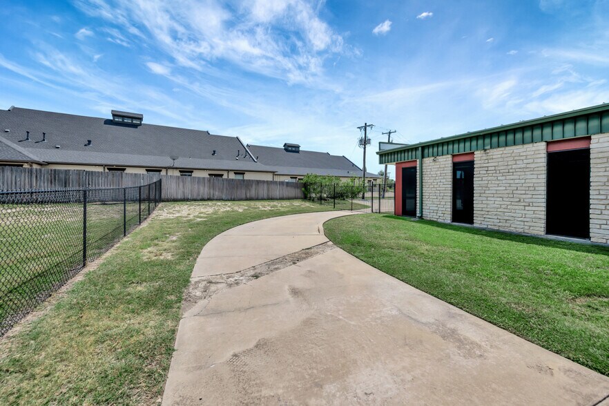 More Photos Of 132 El Chico Trl, Willow Park Medical For Sale