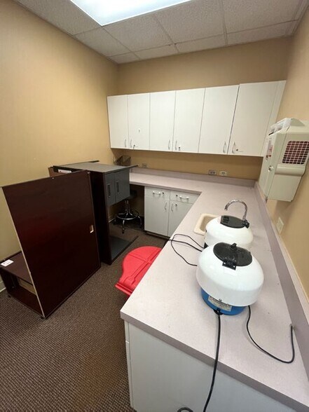 More Photos Of 11601 Iron Bridge Rd, Chester Medical For Lease
