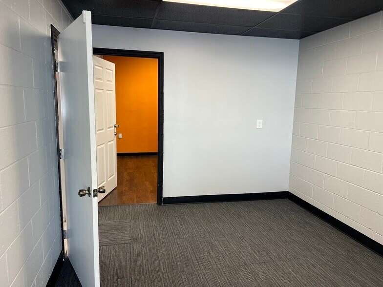 More Photos Of 500 S Raymond Ave, Fullerton Warehouse For Lease