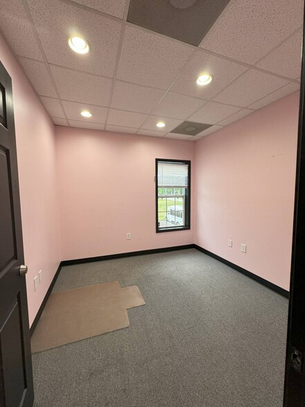 More Photos Of 192 W Campground Rd, McDonough Office For Lease