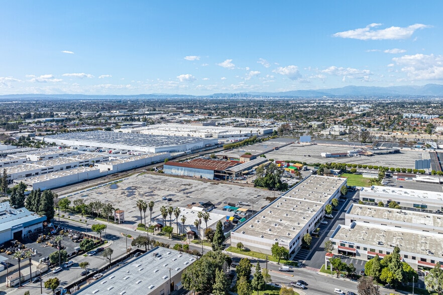More Photos Of 7825 Somerset Blvd, Paramount Unknown For Lease