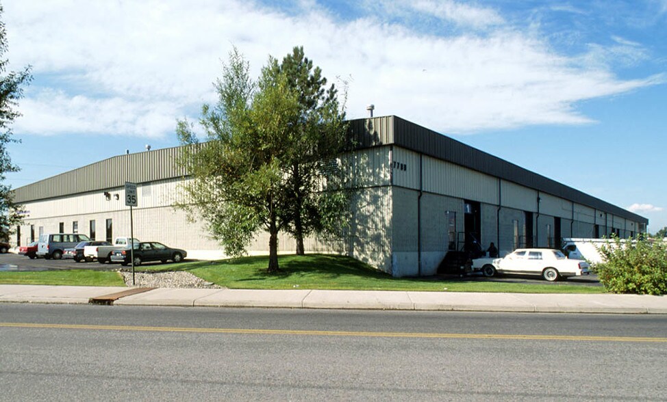More Photos Of 7700 Cherry Creek South Dr, Denver Warehouse For Lease