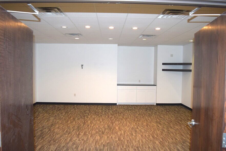 More Photos Of 2535 Brennan Ave, Fort Worth Office For Lease