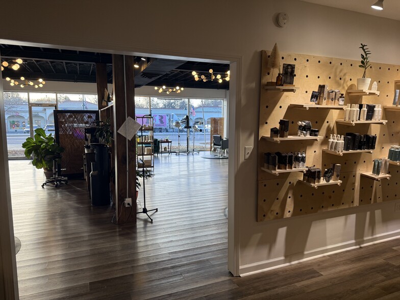 More Photos Of 5420 Johnson Dr, Mission Storefront Retail Office For Lease