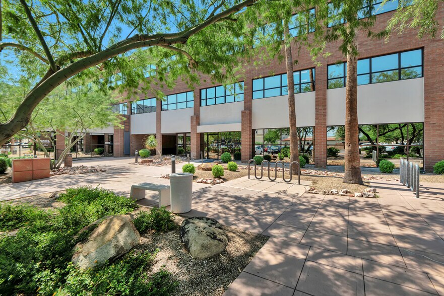 More Photos Of 3501 N Scottsdale Rd, Scottsdale Medical For Lease