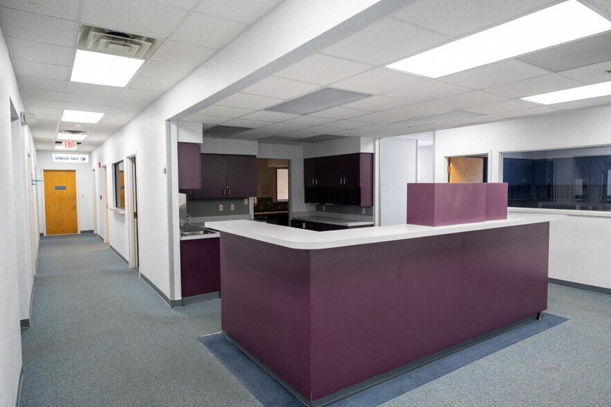 More Photos Of 639 S Walker St, Bloomington Office For Sale