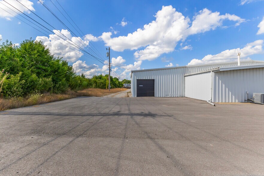 More Photos Of 2606 E Rock Haven Rd, Harrisonville Light Manufacturing For Lease