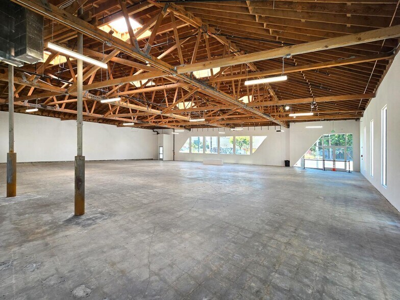 More Photos Of 5075 W Adams Blvd, Los Angeles Medical For Lease