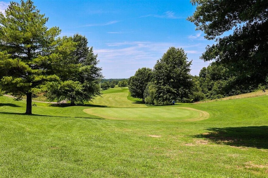 More Photos Of 6198 Randolph Summer Shade Rd, Summer Shade Sports And Entertainment For Sale