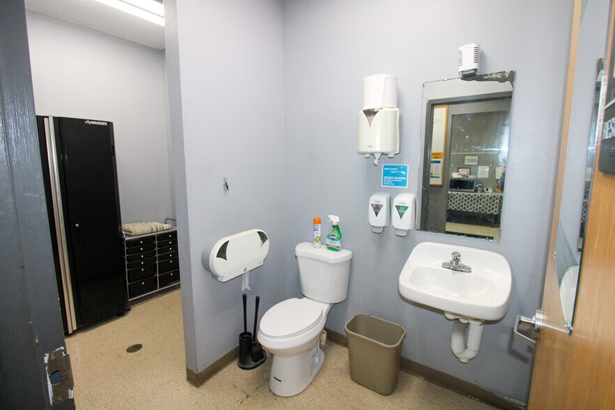 More Photos Of 5640 44th Ave S, Clinton Industrial For Sale