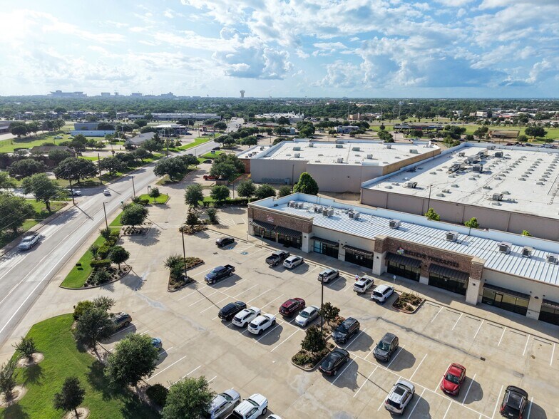 More Photos Of 2305 Longmire Dr, College Station Unknown For Lease
