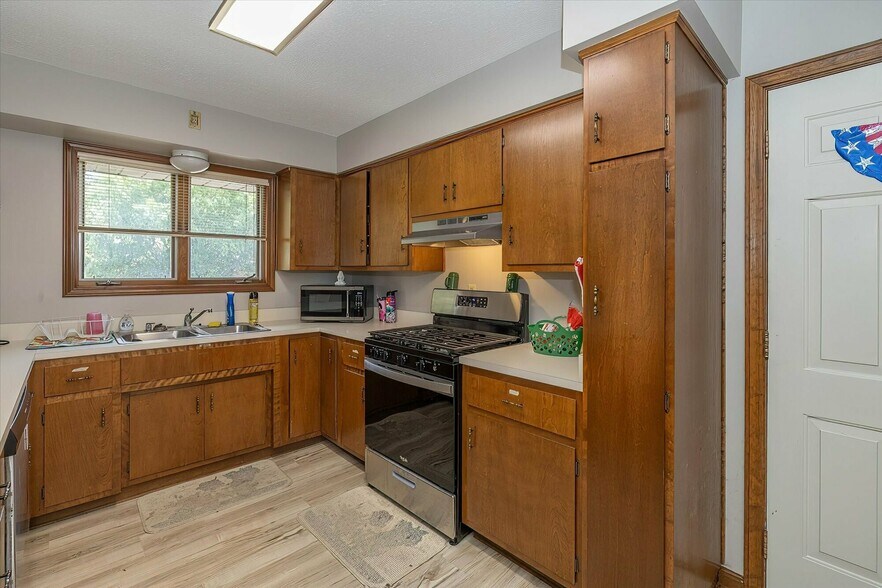 More Photos Of 714 College Dr, Anderson Apartments For Sale