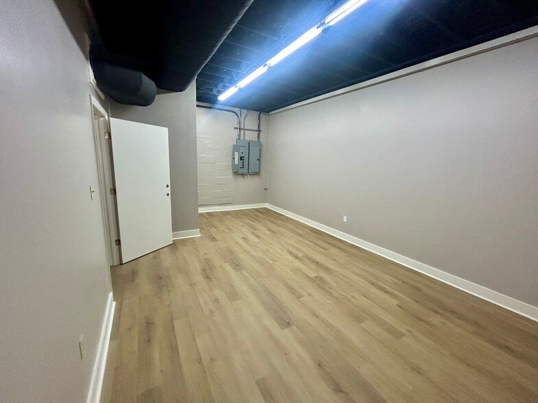 More Photos Of 1810 Boundary St, Beaufort Freestanding For Lease