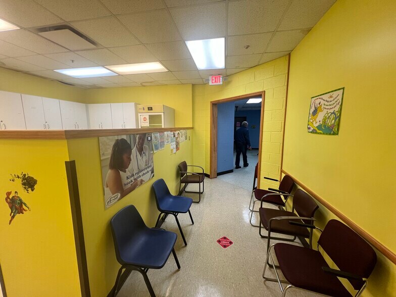 More Photos Of 60 E Warren Ave, Detroit Medical For Lease