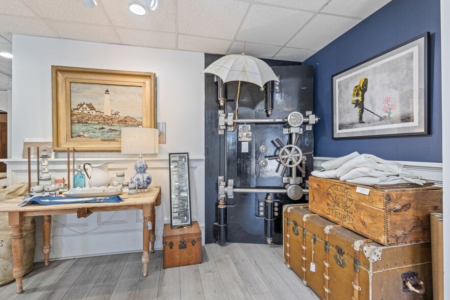 More Photos Of 4 Townsend Ave, Boothbay Harbor Freestanding For Sale