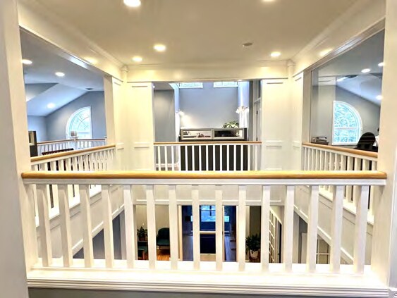 More Photos Of 214 Aberdeen Dr, Valparaiso Office For Sale