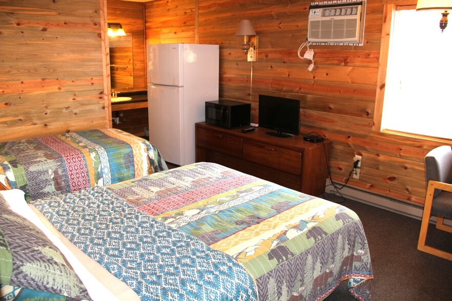 More Photos Of 720 S Main St, Kimball Hotel For Sale