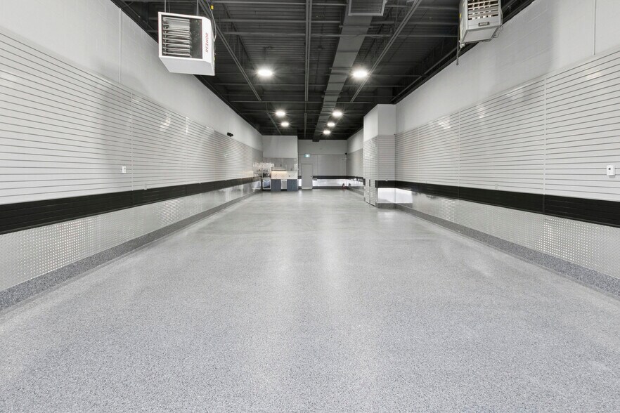 More Photos Of 2721 Markham Rd, Toronto Showroom For Lease