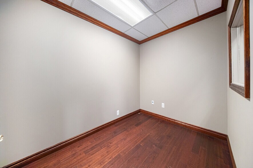 More Photos Of 35540 W Michigan Ave, Wayne Office For Sale
