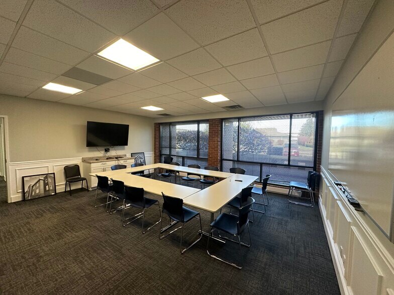 More Photos Of 3333 Founders Rd, Indianapolis Office For Sale