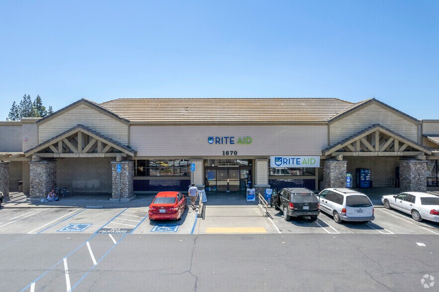 More Photos Of 1670 Main St, Ramona Drugstore For Sale