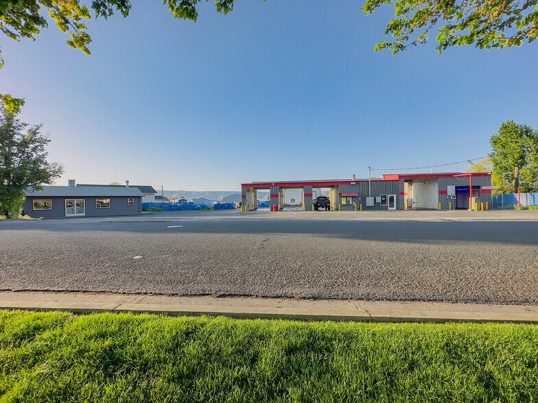 Primary Photo Of 1027 Linden Ave, Lewiston Carwash For Sale