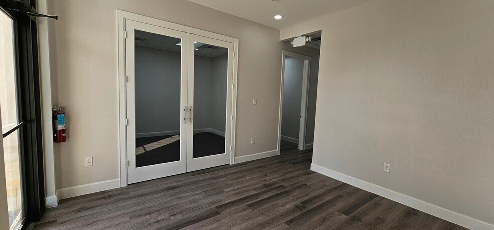 More Photos Of 18739 Mueschke Rd, Cypress Medical For Lease