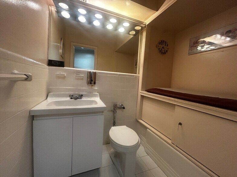 More Photos Of 8314 4th Ave, Brooklyn Office Residential For Lease