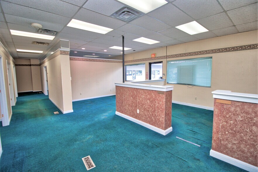 More Photos Of 1575 Thomaston Ave, Waterbury Storefront For Lease