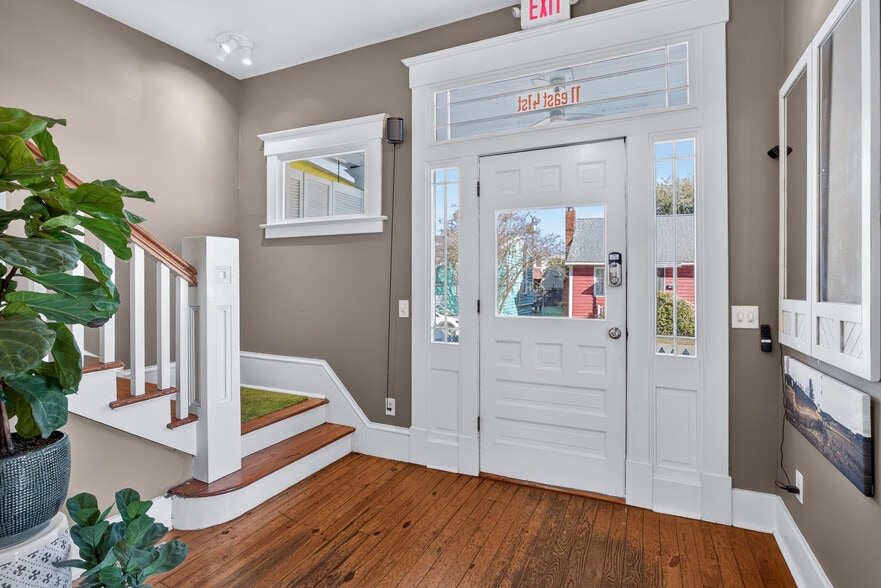 More Photos Of 11 E 41st St, Savannah Storefront Retail Residential For Sale