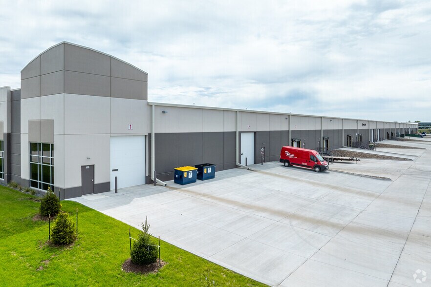 More Photos Of 1400 SE 19th St, Grimes Light Manufacturing For Lease