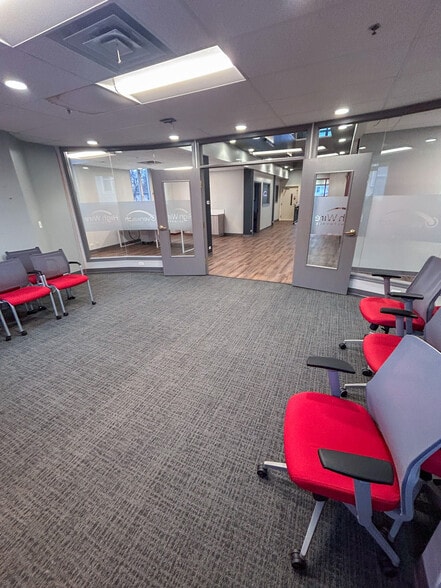 More Photos Of 30 N Lincoln St, Batavia Office For Lease