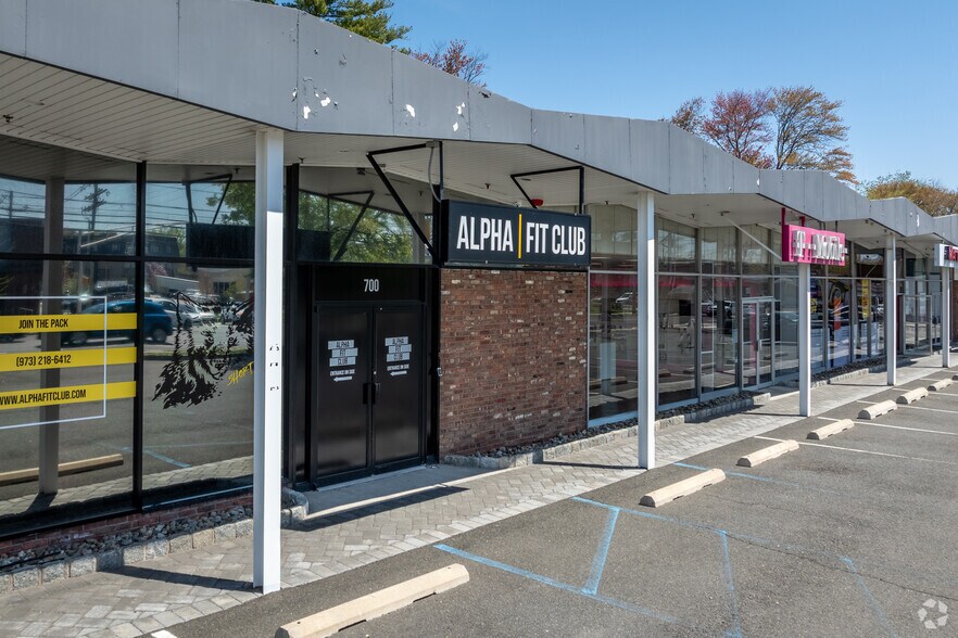 More Photos Of 688-700 Morris Tpke, Short Hills Storefront For Lease