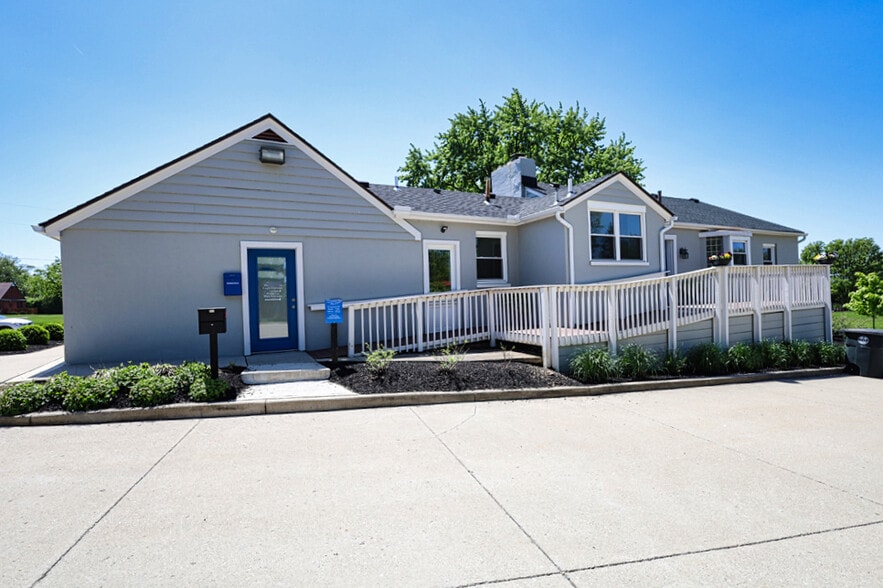 More Photos Of 235 W Franklin St, Centerville Storefront Retail Office For Lease