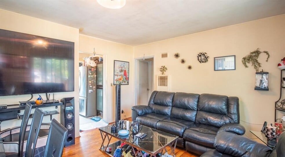 More Photos Of 1160 Linden Ave, Glendale Multifamily For Sale