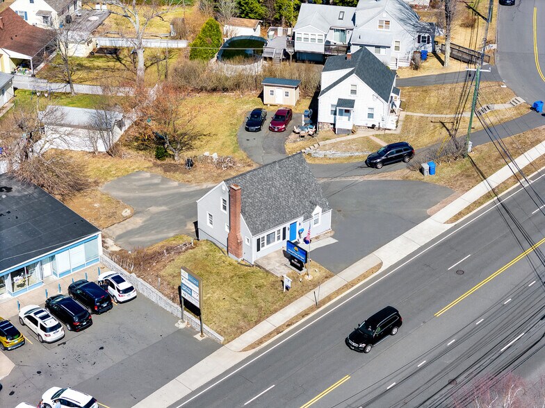 More Photos Of 941 Farmington Ave, Bristol Office Residential For Sale