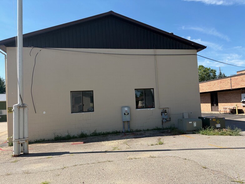 More Photos Of 1315 S Mission Rd, Mount Pleasant Service For Lease