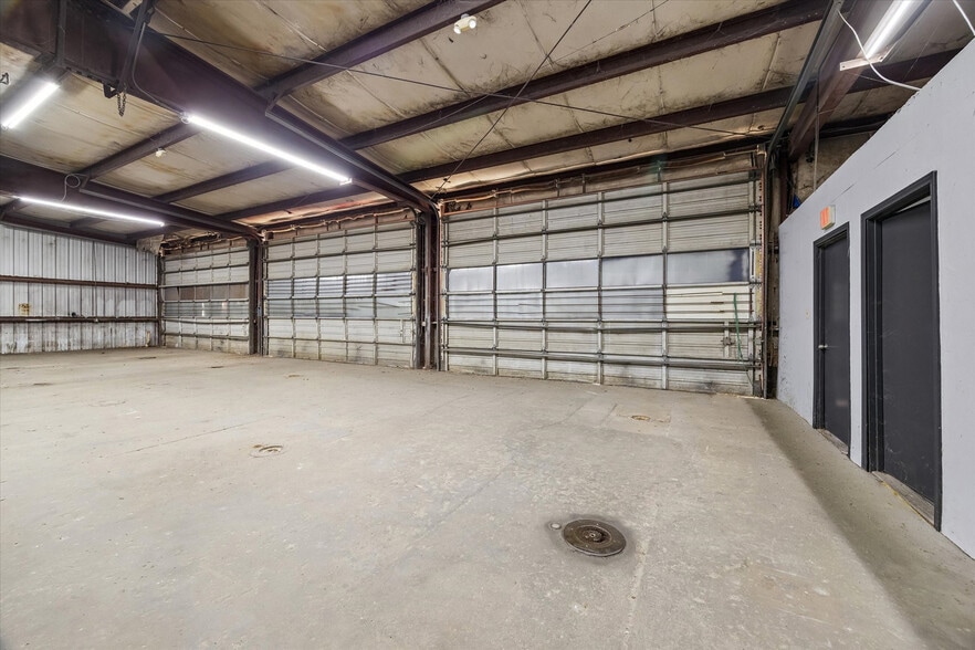 More Photos Of 10807 Telephone Rd, Houston Warehouse For Sale