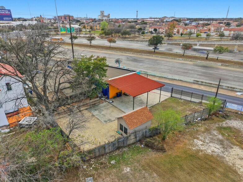 More Photos Of 1302 Camaron St, San Antonio Warehouse For Sale