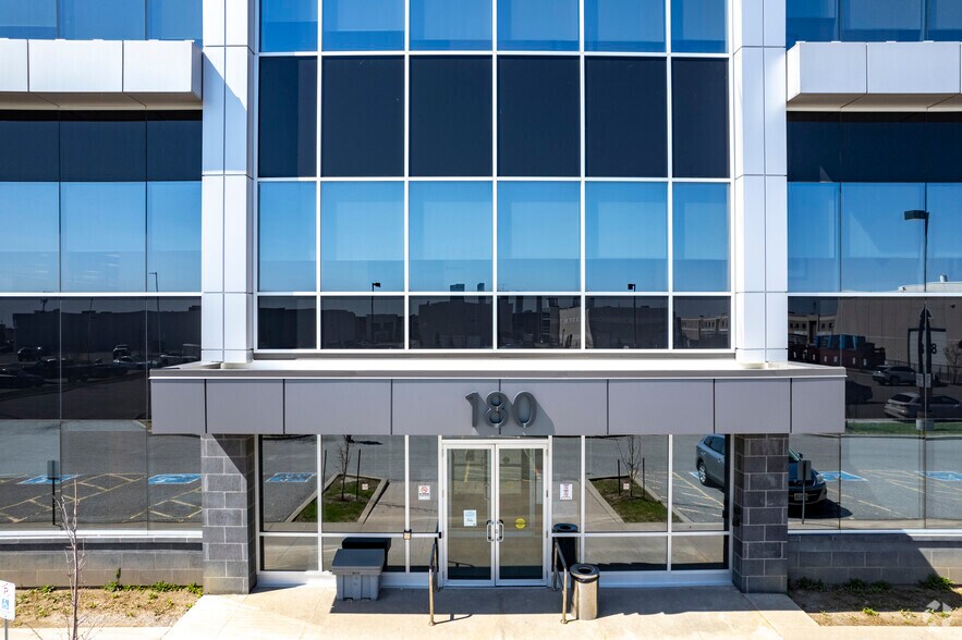 More Photos Of 180 Bass Pro Mills Dr, Vaughan Office For Lease