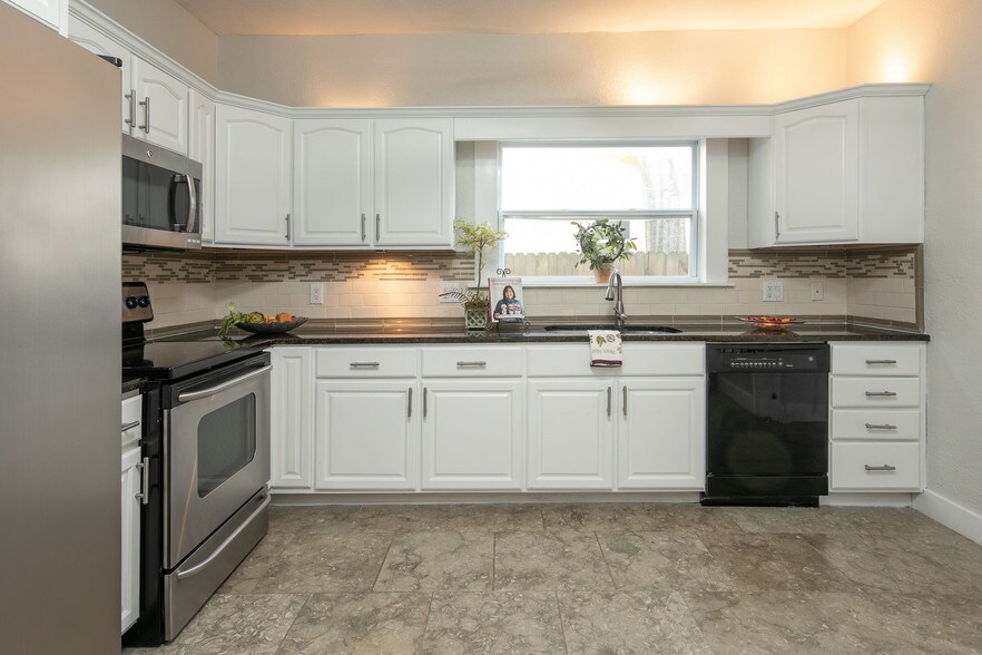 More Photos Of 2515 1st Ave N, Saint Petersburg Office Residential For Sale