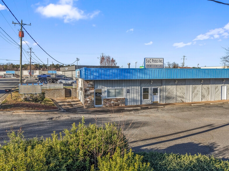 More Photos Of 111 Angela Dr, King General Retail For Sale