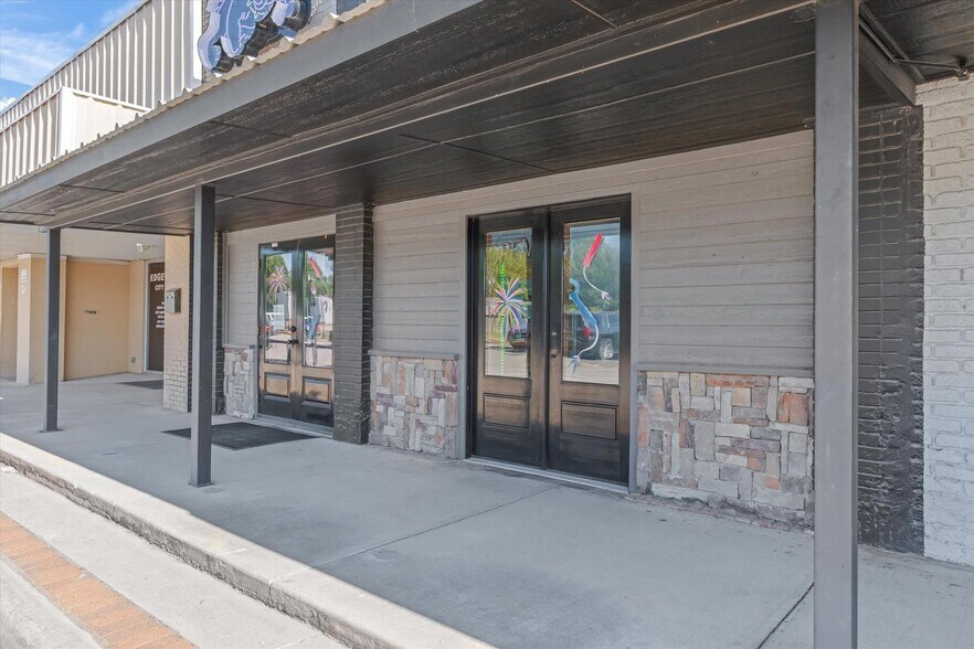 More Photos Of 111 NE Front St, Edgewood Storefront For Sale