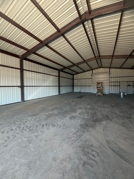 More Photos Of 506 S Access Rd, Clyde Flex For Lease