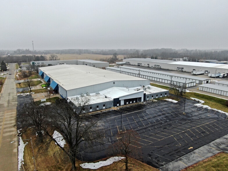 More Photos Of W395N5701 Frontier Rd, Oconomowoc Manufacturing For Lease