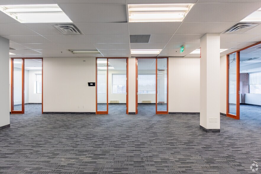 More Photos Of 1615 Dundas St E, Whitby General Retail For Lease