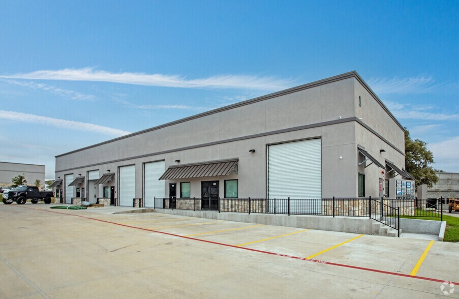 10921 E Crystal Falls Pkwy, Leander, TX 78641 For Lease